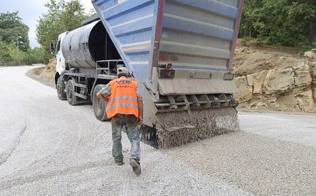 Başkan Sandıkçı: “Güvenli ve konforlu yolları hemşehrilerimizin hizmetine sunuyoruz”