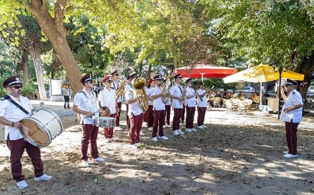 Karşıyaka Belediye Bandosu’ndan sokak konserleri