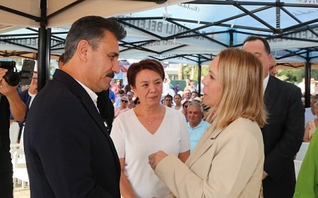 Dikili’de Ferdi Zeyrek Parkı Açıldı