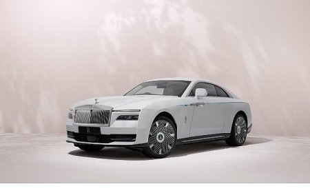 Rolls-Royce baharın zarafetini geleceğe taşıyor