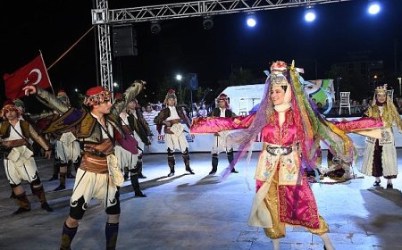 8 Ülke Torbalı’da Buluştu: Halk Dansları Geceye Damga Vurdu