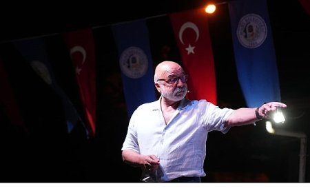 Boğaziçi’nde Şiir ve Müzik Eşliğinde Sanat Dolu Bir Akşam Yaşandı