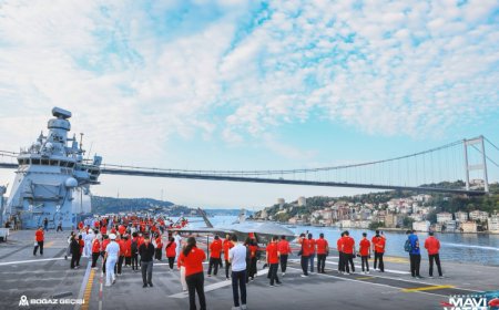 İstanbul Boğazı’nda görkemli geçit