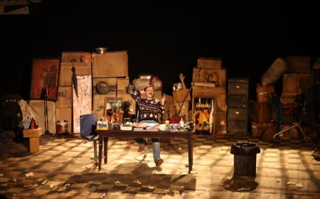 Bursa’da “Ormandaki Kulübe”de tiyatro keyfi: “Tamamen Doluyuz” sahnelendi