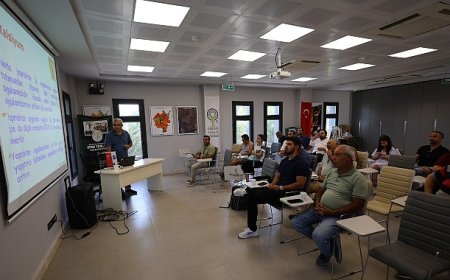 Efes Tarlası Yaşam Köyü’nde Nar Üreticilerine Eğitim