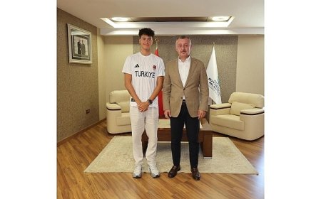 Başkan Büyükakın İzmitli şampiyonu kutladı