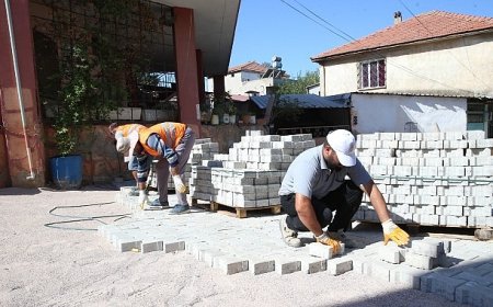 Çiğli’de yol ve park çalışmaları hız kesmeden sürüyor