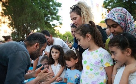 Bayraklı Sokak Festivali’nde çocuklar doyasıya eğlendi