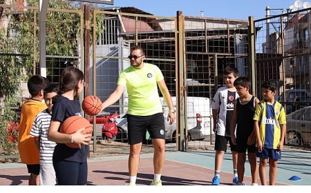 Karabağlar’lı Çocuklar Bu Yaz Mahallede Sporla Buluşuyor