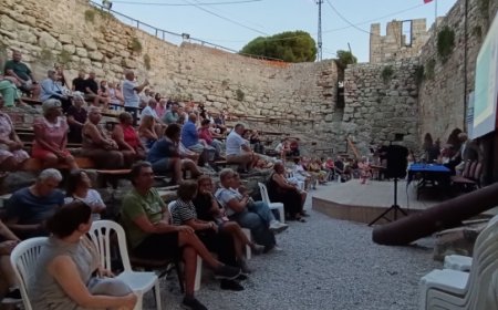 Foçalı yazarlar tarihi kalede buluştu