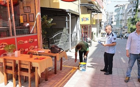 Konak’ta kaldırım işgaline sarı çizgi