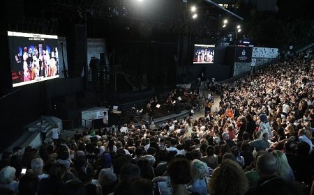 “Fosforlu Cevriye” Harbiye’de Işıltısıyla Göz Doldurdu