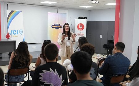 Gençler Yapay Zeka ile Geleceğe Hazırlanıyor