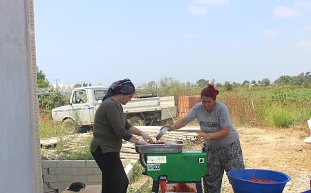 Antalya Büyükşehir Belediyesi makine destekleriyle halkın yanında
