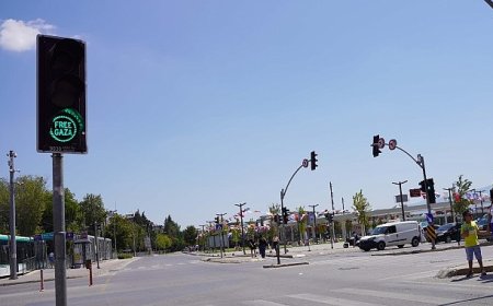 Büyükşehir, kırmızı ışıkla “Stop İsrail” dedi