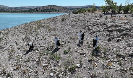 Altınapa Baraj Gölü Çevresinde Temizlik Çalışması Yaptı