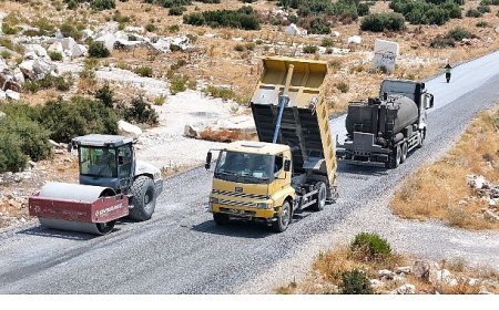 Başkan Çerçioğlu kırsal mahallelerde yol yenileme çalışmalarını sürdürüyor