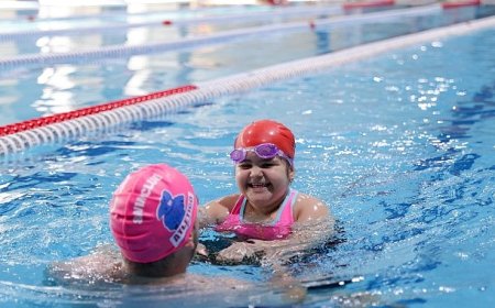 Buca’nın yıldızı Sporium yüzme kursları ile kapılarını açtı