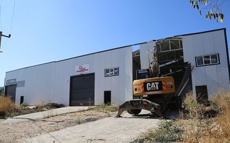 Tahtalı’da kaçak yapı yıkıldı