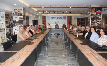 CHP Bursa İl Kadın Kolları’ndan kadın cinayetlerine tepki