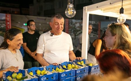 Dalında Kuruyan Bardacığı Belediye Aldı Halka Ücretsiz Dağıttı