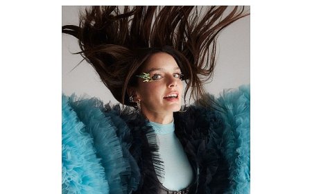 Yapı Kredi bomontiada World Akustik sahnesi Nil Karaibrahimgil’i ağırlıyor