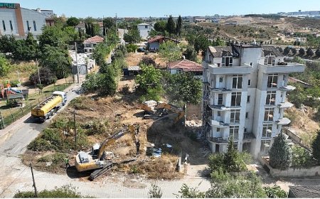 Çayırova’da riskli yapıların yıkımına başlandı