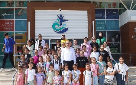 Başkan Altay Yaz Tatilinde Yüzme Öğrenen Çocuklarla Buluştu