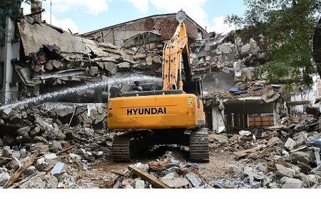 Lüleburgaz Belediyesi’nin eski hizmet binası yıkılıyor