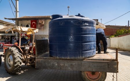 İzmir Büyükşehir yanan köylere can suyu oluyor