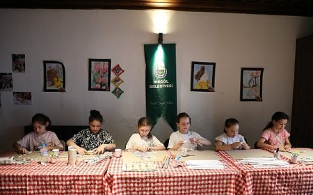 Çocuklar Sanat Atölyelerinde Hem Eğleniyor Hem Öğreniyor