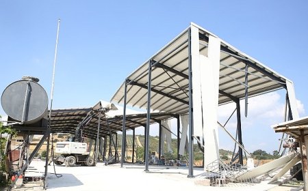 Yolçatı Mahallesi’nde kaçak iş yeri yıkıldı