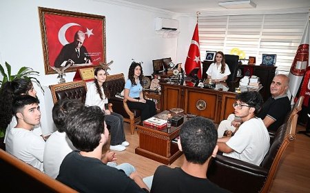 Sınavda derece yapan öğrencilerden protokole ziyaret