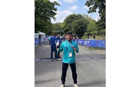 Osmangazili atletin milli forma ile madalya sevinci