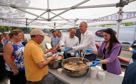 Başkan Ünal Işık, yurttaşlarla aşurenin bereketini paylaştı