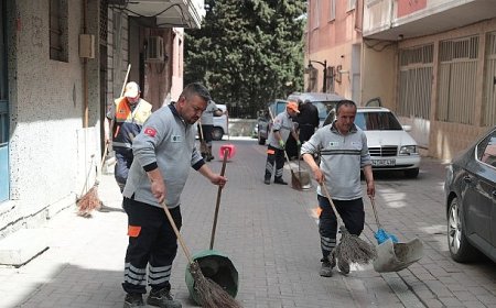 Zeytinburnu Sokaklarında Serinleten Yaz Temizliği
