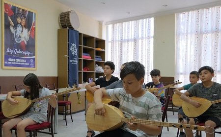 Başkan Çerçioğlu’ndan Gençlere Kültürel Destek: Yaz Kurslarıyla Bağlama Öğreniyorlar