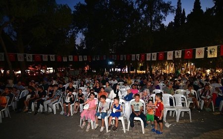 Bornova’da Açık Hava Sineması’yla gülmeye devam