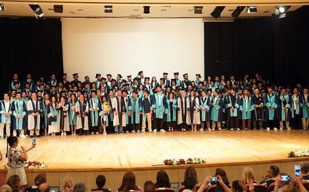 Ege Üniversitesi Mühendislik Fakültesi 40. Dönem Mezunlarını Gururla Uğurladı