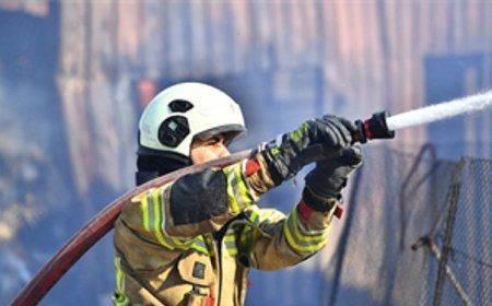 Bayındır’da köy içinde çıkan ot yangını yerleşim alanlarını tehdit etti
