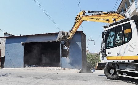 Yüksek gerilim hattına yapılan kaçak iş yeri yıkıldı