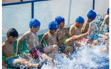 Mahalleye havuz geldi, çocuklar bayram etti