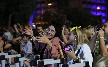 Başkan Çerçioğlu’ndan Kuşadası’nda Müzik Dolu Gece