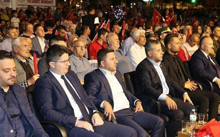 15 Temmuz’da Geceyi Aydınlatan Işık; Ay Yıldız