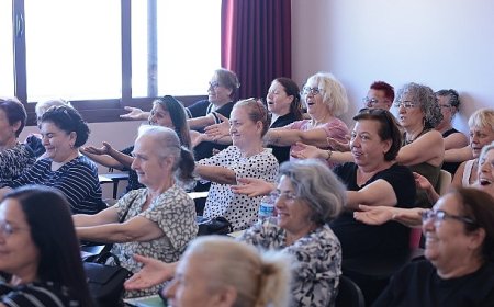 Konak’ta kahkaha yogası