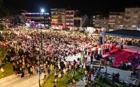 Bursa İnegöl 9. yılda da demokrasi için yine meydanlardaydı