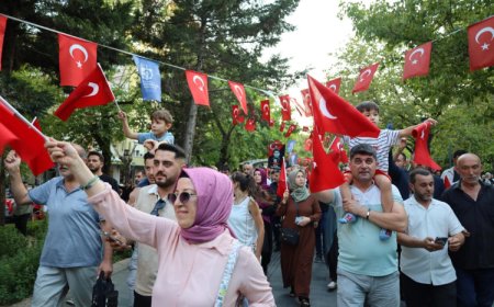 Binlerce Kocaelili 15 Temmuz kortejinde