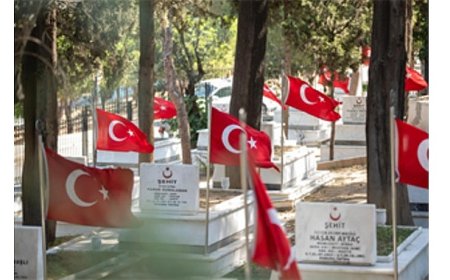 Başkan Tugay 15 Temmuz şehitlerini andı