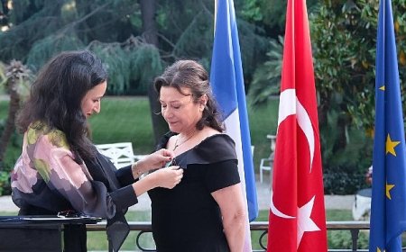 Doç. Dr. Leman Figen Yılmaz’a Fransa’dan Sanat ve Edebiyat Şövalyesi Nişanı