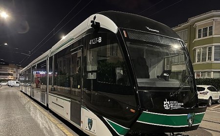 9. tramvay raylara indi, son araç yolda